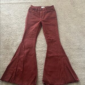 Shyanne Women's Flare Jeans in Rust Red